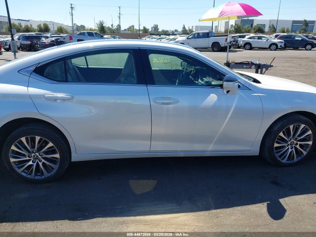 44672858 :رقم المزاد ، 58ABZ1B11KU008487 vin ، 2019 Lexus Es 350 مزاد بيع