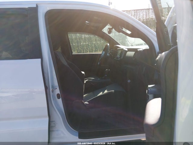 Продажа на аукционе авто 2022 Toyota Tacoma Trd Sport, vin: 3TMCZ5AN7NM475322, номер лота: 44672940