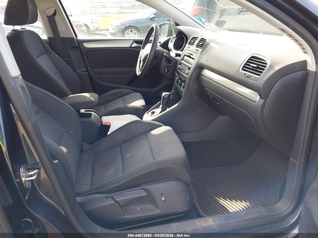 44672960 :رقم المزاد ، WVWDB7AJ9DW135508 vin ، 2013 Volkswagen Golf 2.5l 4-door مزاد بيع