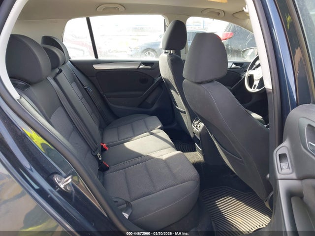 44672960 :رقم المزاد ، WVWDB7AJ9DW135508 vin ، 2013 Volkswagen Golf 2.5l 4-door مزاد بيع