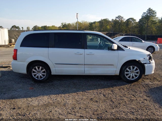2015 Chrysler Town & Country Touring მანქანა იყიდება აუქციონზე, vin: 2C4RC1BG8FR638994, აუქციონის ნომერი: 44673027