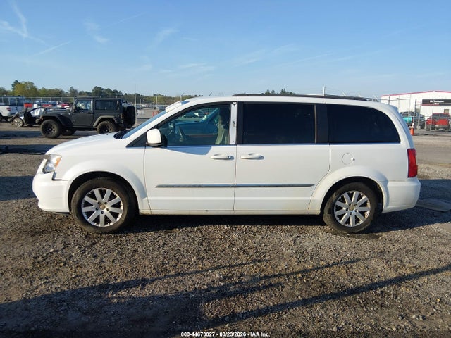 2015 Chrysler Town & Country Touring მანქანა იყიდება აუქციონზე, vin: 2C4RC1BG8FR638994, აუქციონის ნომერი: 44673027