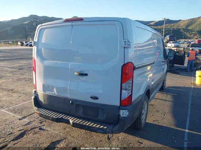 Ford Transit-150 2015 1FTYE1YM4FKA49930 Image 4
