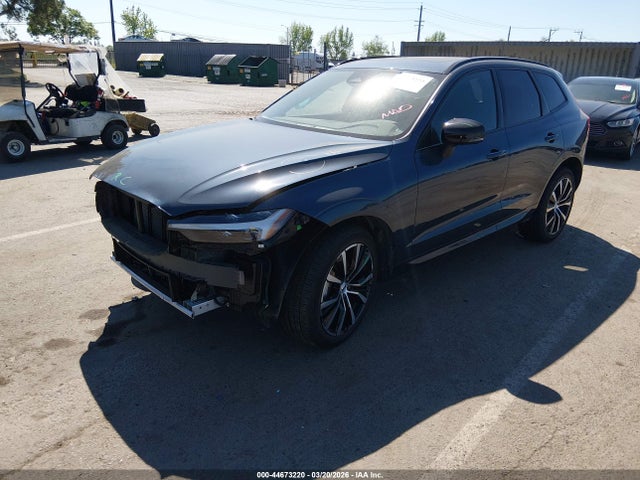 YV4L12RL3R1776114 Volvo Xc60 B5 Plus Dark Theme