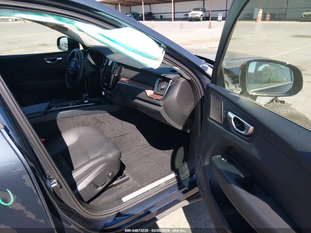 YV4L12RL3R1776114 Volvo Xc60 B5 Plus Dark Theme