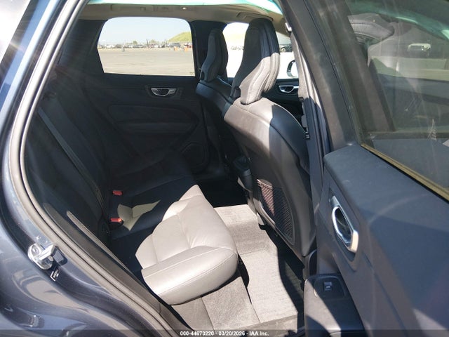 YV4L12RL3R1776114 Volvo Xc60 B5 Plus Dark Theme
