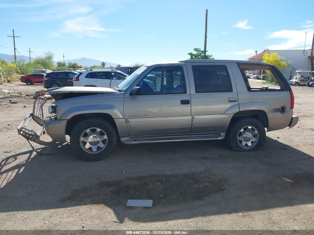 1999 Cadillac Escalade Standard მანქანა იყიდება აუქციონზე, vin: 1GYEK13R3XR414714, აუქციონის ნომერი: 44673256