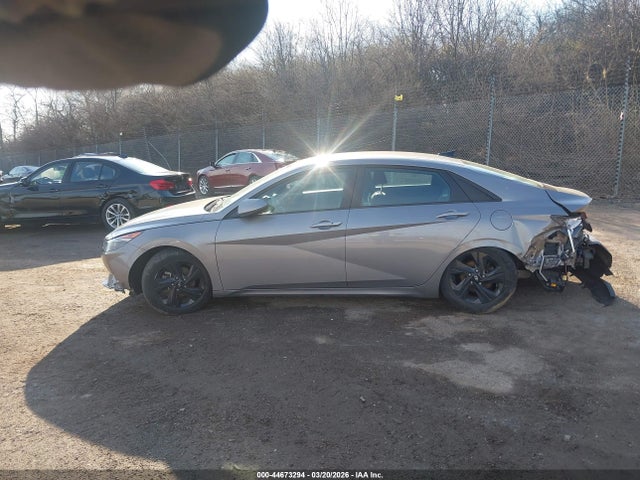 Продаж на аукціоні авто 2022 Hyundai Elantra Hybrid Blue, vin: KMHLM4AJ3NU023817, номер лоту: 44673294