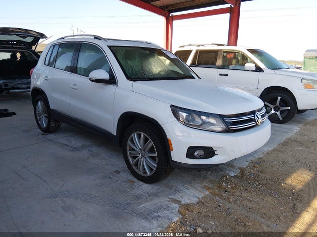 2016 VOLKSWAGEN TIGUAN WVGAV7AX2GW564861 Photo 0