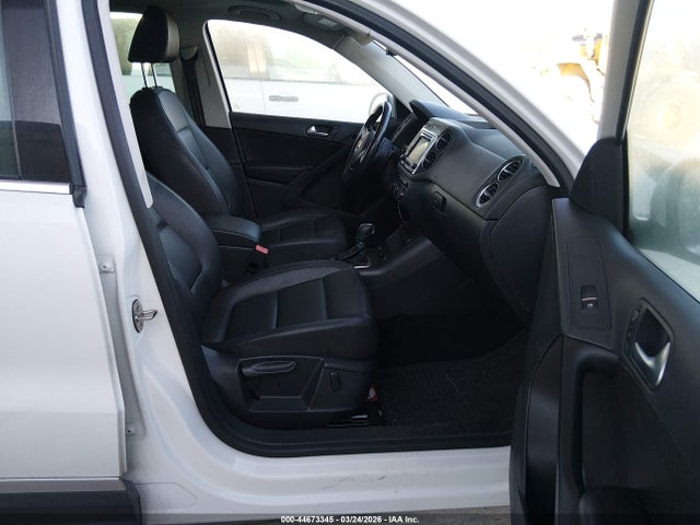 2016 VOLKSWAGEN TIGUAN WVGAV7AX2GW564861 Photo 4