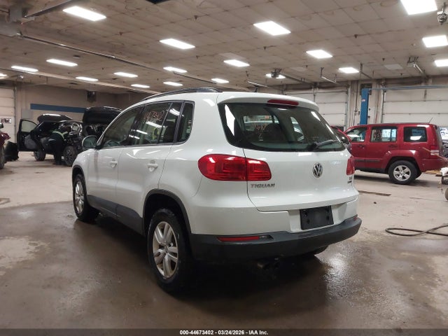 Продаж на аукціоні авто 2016 Volkswagen Tiguan S, vin: WVGBV7AXXGW595263, номер лоту: 44673402