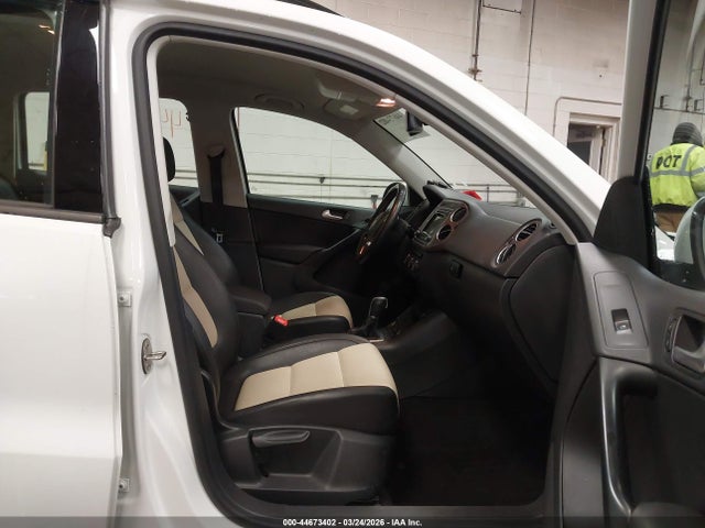 Продаж на аукціоні авто 2016 Volkswagen Tiguan S, vin: WVGBV7AXXGW595263, номер лоту: 44673402