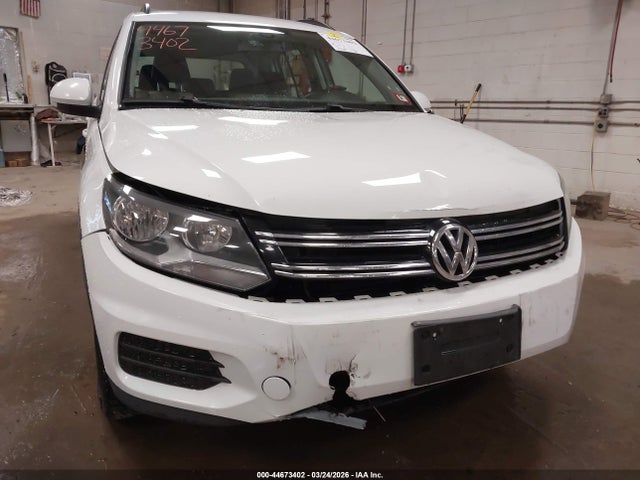Продаж на аукціоні авто 2016 Volkswagen Tiguan S, vin: WVGBV7AXXGW595263, номер лоту: 44673402