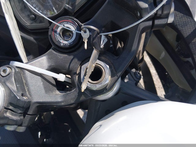 JKAEXKG15LDA75198 Kawasaki EX400