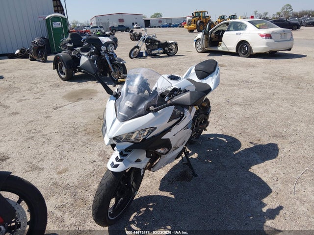 JKAEXKG15LDA75198 Kawasaki EX400