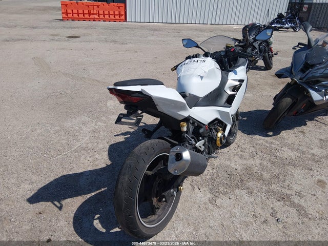 JKAEXKG15LDA75198 Kawasaki EX400