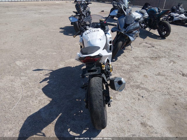 JKAEXKG15LDA75198 Kawasaki EX400