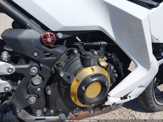 JKAEXKG15LDA75198 Kawasaki EX400