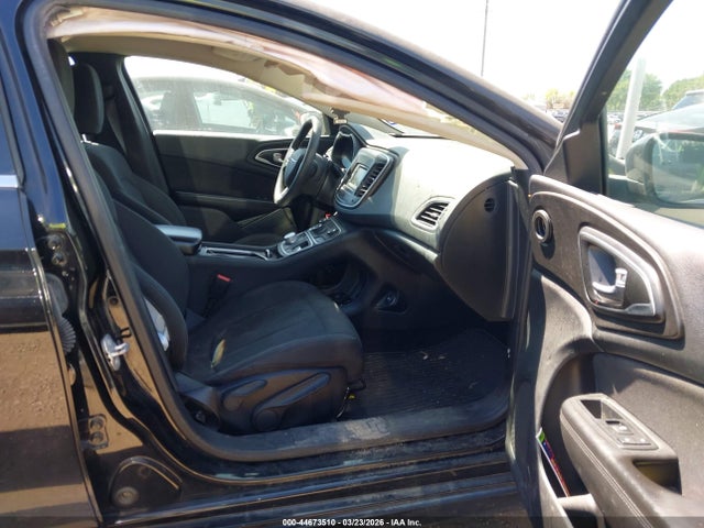 Aukcja sprzedaży 2015 Chrysler 200 Lx, vin: 1C3CCCFB4FN755523, numer aukcji: 44673510