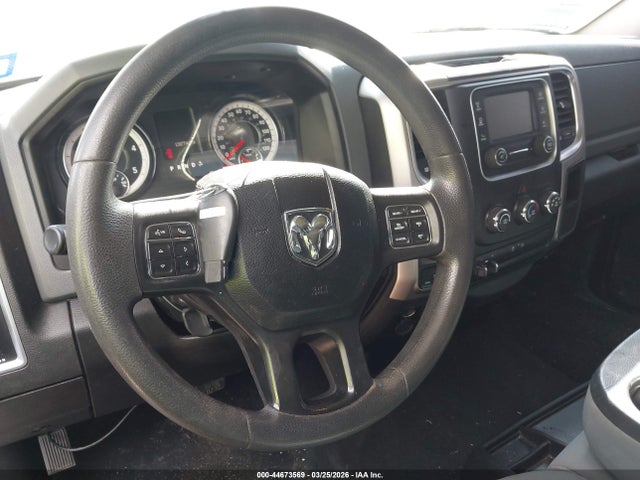 44673569 :رقم المزاد ، 1C6RR7LM1JS357107 vin ، 2018 Ram 1500 Slt  4x4 5'7 Box مزاد بيع