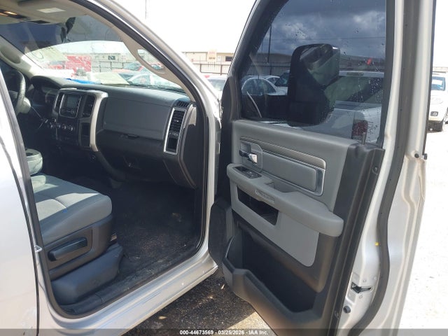 44673569 :رقم المزاد ، 1C6RR7LM1JS357107 vin ، 2018 Ram 1500 Slt  4x4 5'7 Box مزاد بيع
