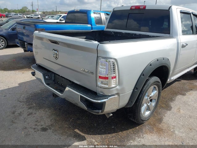44673569 :رقم المزاد ، 1C6RR7LM1JS357107 vin ، 2018 Ram 1500 Slt  4x4 5'7 Box مزاد بيع
