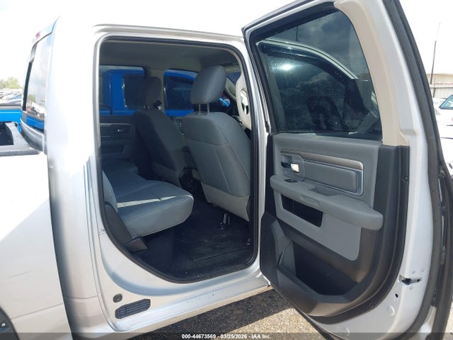 44673569 :رقم المزاد ، 1C6RR7LM1JS357107 vin ، 2018 Ram 1500 Slt  4x4 5'7 Box مزاد بيع