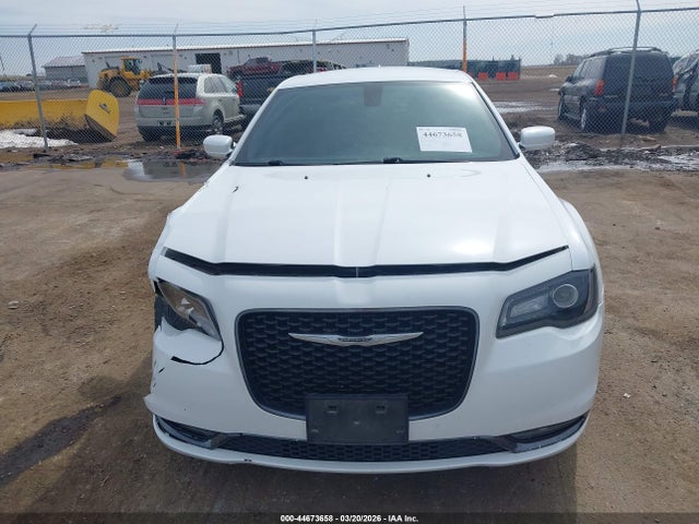 44673658 :رقم المزاد ، 2C3CCAGG8FH868320 vin ، 2015 Chrysler 300 300s مزاد بيع