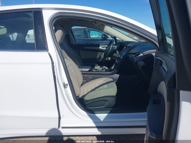 Продажа на аукционе авто 2017 Ford Fusion S, vin: 3FA6P0G73HR415923, номер лота: 44673806