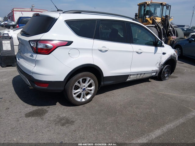 1FMCU0GD5JUD44407 Ford ESCAPE SE