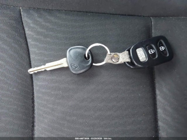 KMHDH4AE3FU307011 Hyundai ELANTRA SE