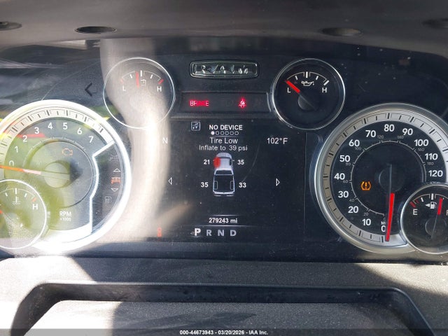 3C6RR7LTXHG543396 RAM 1500 Big Horn 4x4 5&#039;7 Box