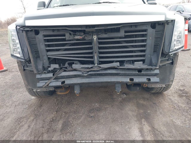 Продаж на аукціоні авто 2015 Cadillac Escalade Esv Luxury, vin: 1GYS4SKJ8FR616543, номер лоту: 44674029