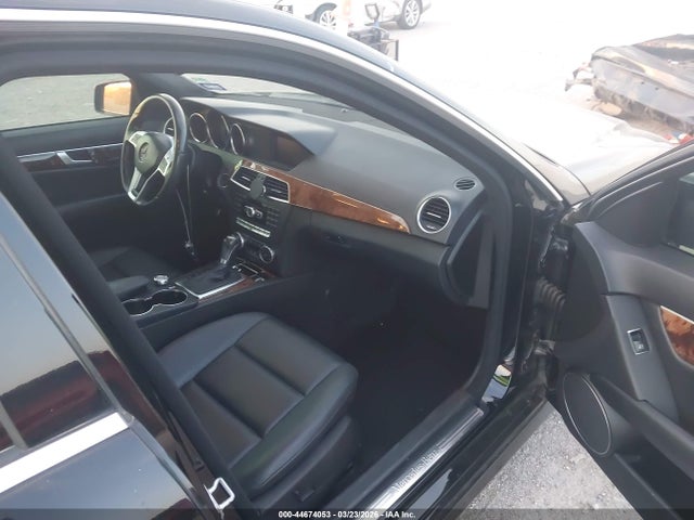 2013 Mercedes-benz C 250 Sport მანქანა იყიდება აუქციონზე, vin: WDDGF4HB3DR286086, აუქციონის ნომერი: 44674053