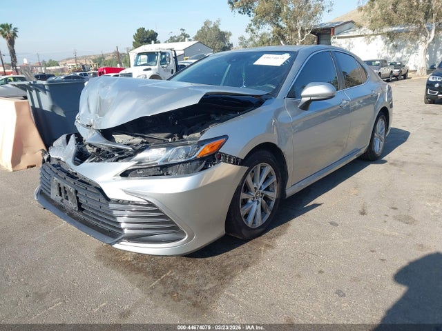 Toyota CAMRY LE 2022 4T1C11AK0NU002603 Image 2