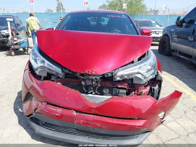 Toyota C-HR XLE 2018 NMTKHMBX5JR056046 Image 12