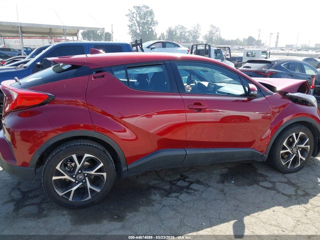 Toyota C-HR XLE 2018 NMTKHMBX5JR056046 Image 13