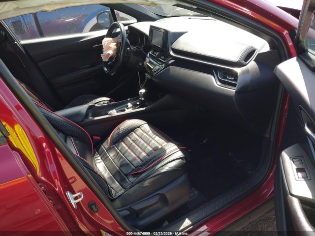 Toyota C-HR XLE 2018 NMTKHMBX5JR056046 Image 5