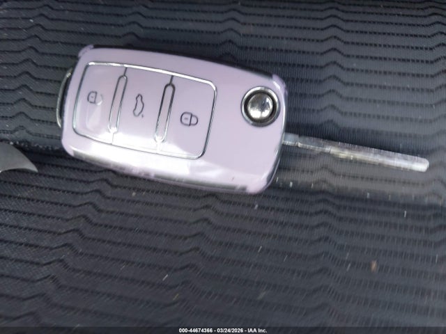 Продажа на аукционе авто 2016 Volkswagen Beetle 1.8t S, vin: 3VWF17AT0GM623907, номер лота: 44674366