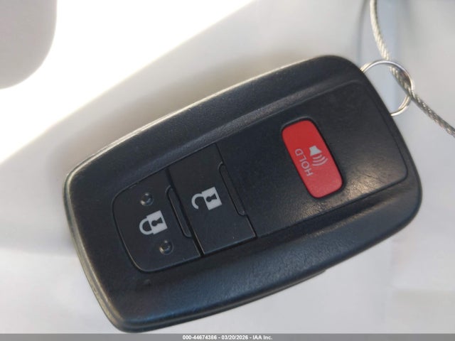 Toyota C-HR XLE 2021 NMTKHMBX3MR130987 Image 11