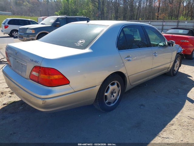 2002 LEXUS LS 430 JTHBN30FX20068274 Photo 3