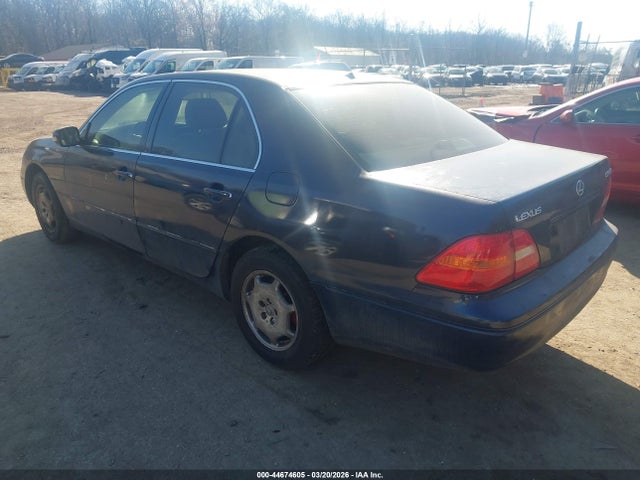 2002 LEXUS LS 430 JTHBN30F820054762 Photo 2