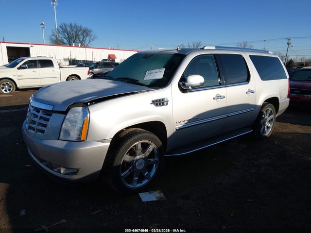 44674646 :رقم المزاد ، 1GYS4HEF7CR321620 vin ، 2012 Cadillac Escalade Esv Luxury مزاد بيع