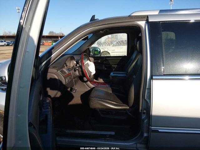 44674646 :رقم المزاد ، 1GYS4HEF7CR321620 vin ، 2012 Cadillac Escalade Esv Luxury مزاد بيع