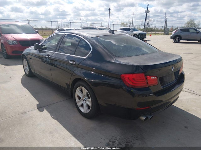 2011 BMW 528I WBAFR1C52BC738782 Photo 2