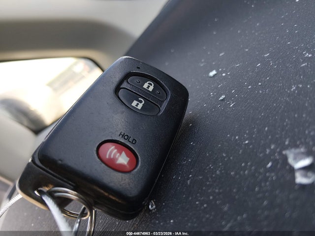 JTDKN3DU2E1757816 Toyota Prius Two