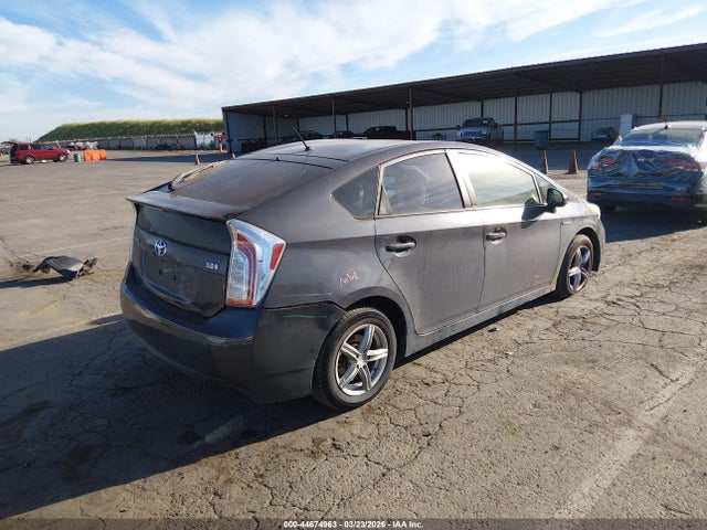 JTDKN3DU2E1757816 Toyota Prius Two