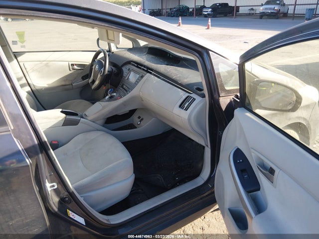 JTDKN3DU2E1757816 Toyota Prius Two