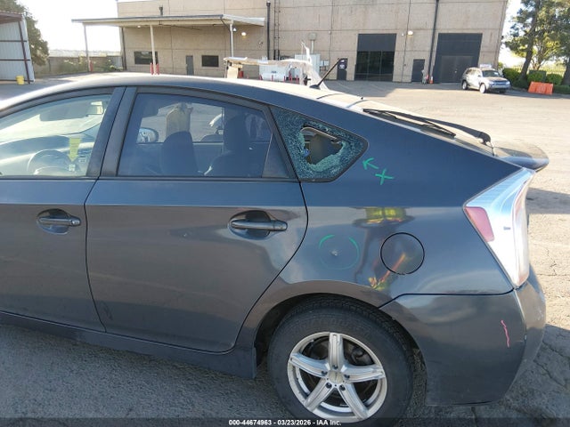 JTDKN3DU2E1757816 Toyota Prius Two