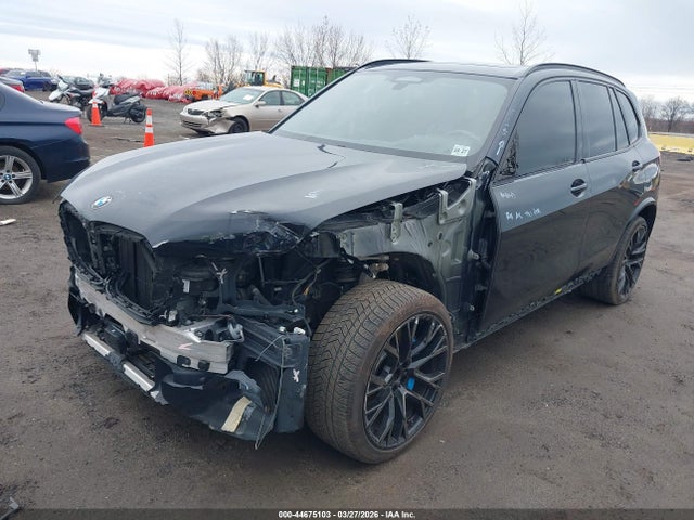 44675103 :رقم المزاد ، 5YMJU0C01N9J62542 vin ، 2022 Bmw X5 M مزاد بيع
